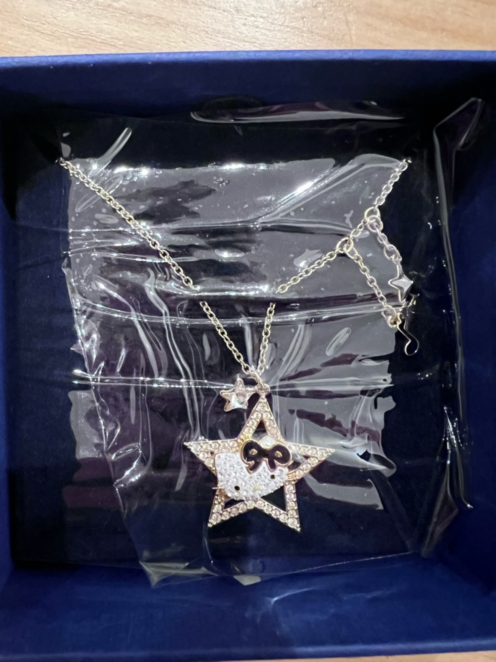 2011 Swarovski Hello Kitty Star Pendant Necklace Crystal Rock Star Gold RARE - Picture 4 of 6